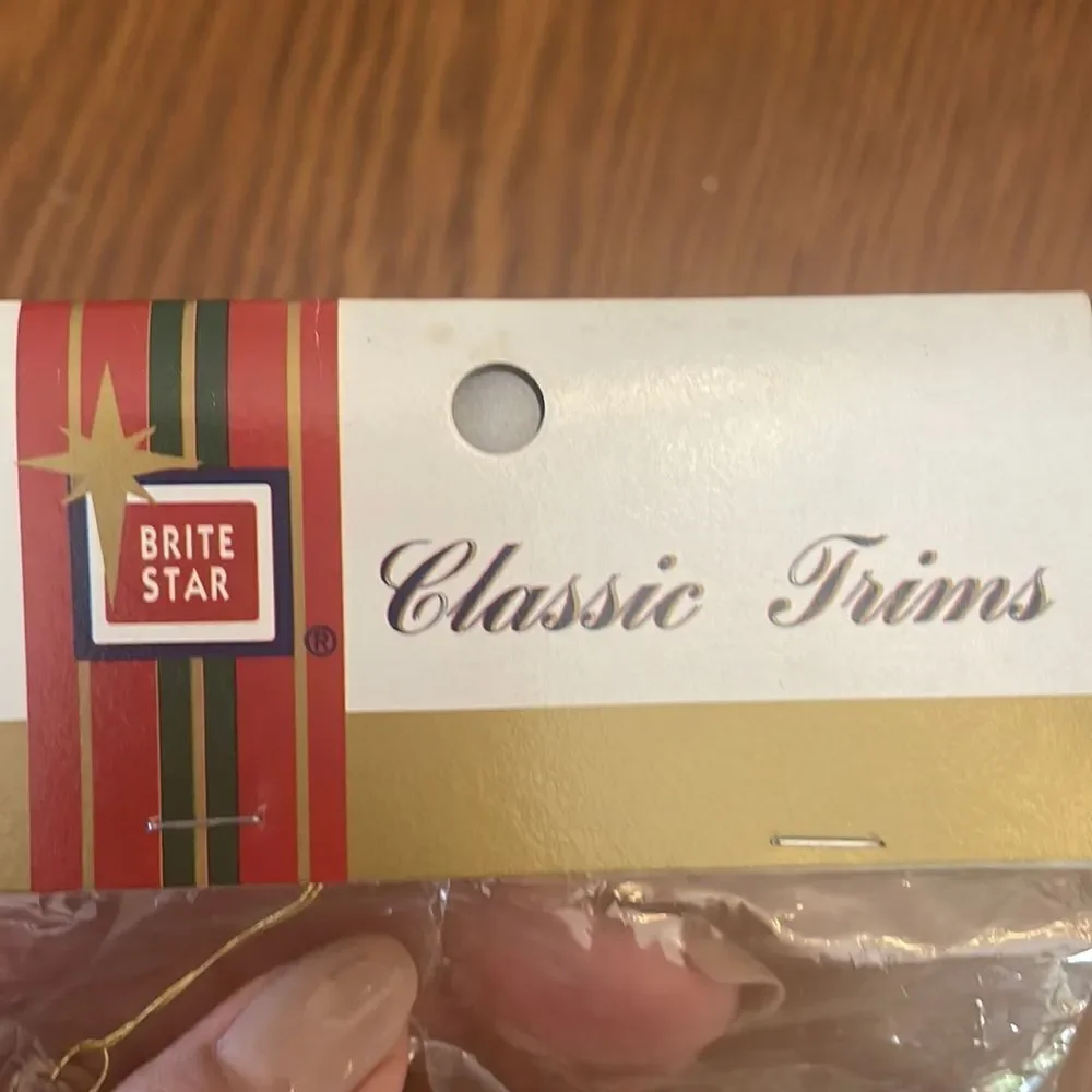 New in packaging vintage gold plastic tear drop shaped‎ nativity scene ornament